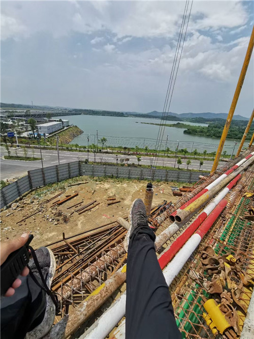 武邑县作业中发生设备损坏或人员意外，责任怎么划分？