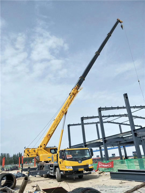武邑县超高层建筑钢结构吊装案例